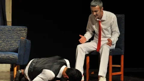 Uşak'ta Tiyatro Gösterimi Başarılı Oldu