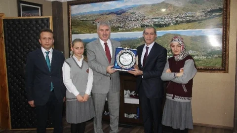 Bayburt'ta Eğitim Destek Plaketi Verildi