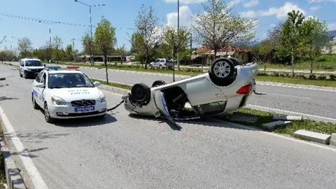 Bolu'da Takla Atan Araçta İki Yaralı