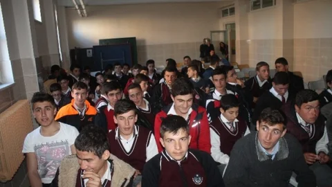 İki Kardeş Okulda Hadis Yarışması Düzenlendi