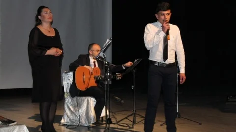 Niğde'de Şiir Dinletisi Etkileyici Oldu