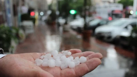 Kahramanmaraş'ta Ceviz Büyüklüğünde Dolu Yağışı Oldu