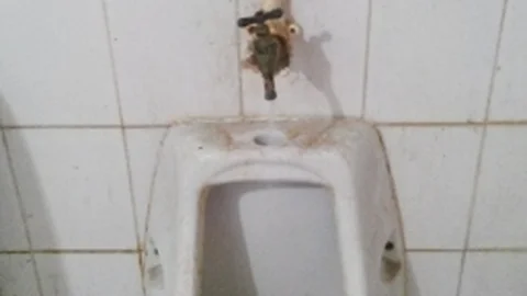 Afyonkarahisar'da İlginç Pisuvar Tasarımı