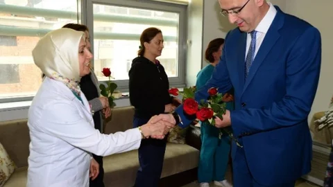 Bulancak'ta Hemşirelere Gül Takdim Edildi