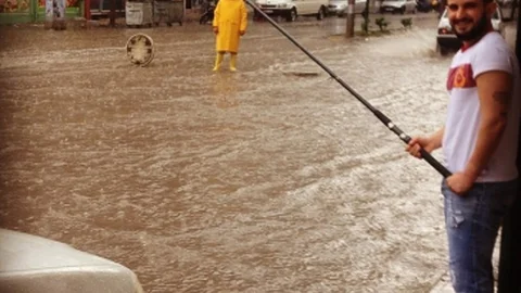 İskenderun'da Suya Olta Attı