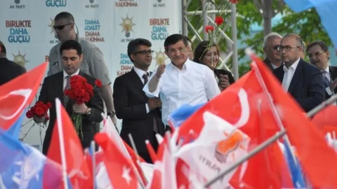 Başbakan Davutoğlu Uşak'tan Ayrıldı