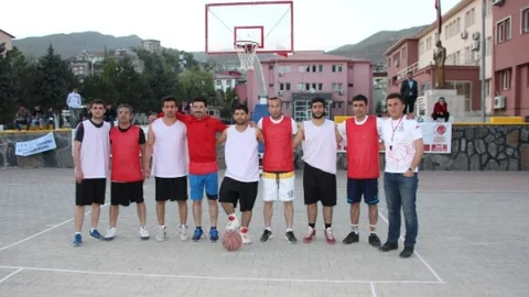 Hakkari'de Sokak Basketbolu Turnuvası Tamamlandı