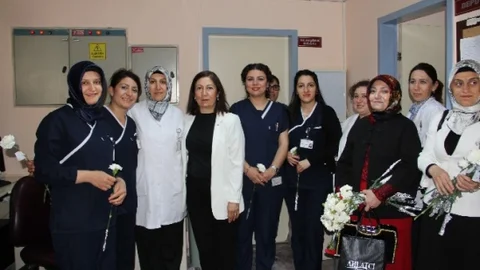 Çorum'da Hemşirelere Çiçek Takdimi