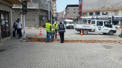Reyhanlı'da Trafik Lambaları Onarılıyor