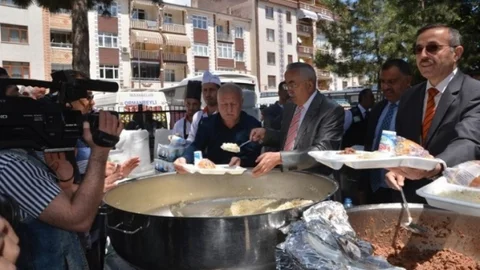 Tokat'ta 2 Bin Kişiye Vakıf Yemeği İkramı Yapıldı