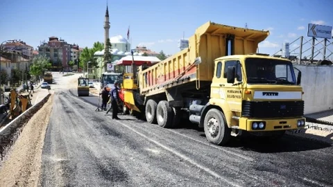 Karaman'da Üst Geçit Asfaltlama Çalışması
