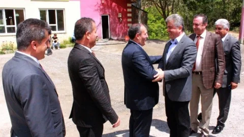 Hakkari'de CHP Genel Başkan Yardımcısı Akkaya Ziyaretlerde Bulundu