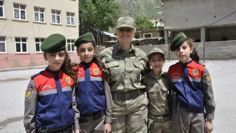 Hakkari'de Jandarma ve Öğrenciler Birlikte Denetim Yaptı