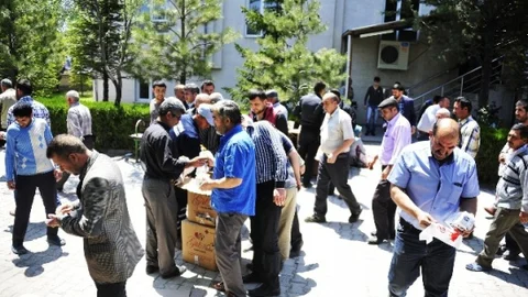 Karaman'da Kandil Simidi Dağıtımı