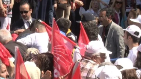 Kahramanmaraş'taki CHP Mitinginde Baygınlıklar Yaşandı