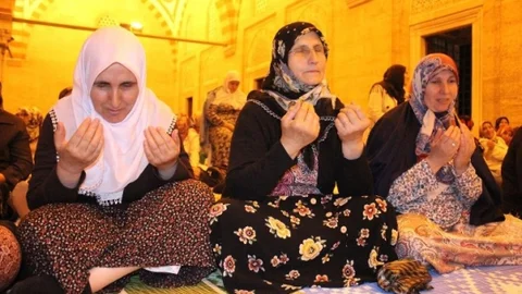 Edirne Selimiye Camii Dolup Taşmıştı