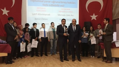 Mardin'de Münazara Şampiyonası Sonuçlandı