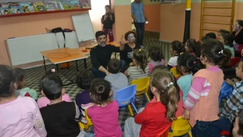 Siirt'te Palyaço Gösterisi Eğlencesi