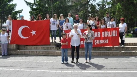 Kadına Yönelik Şiddet Protestosu Sakarya'da Devam Ediyor