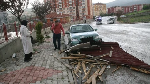 Yozgat’ta Çatı Uçuran Rüzgar Olayı