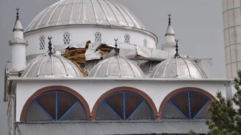 Yozgat'ta Şiddetli Rüzgar Hasar Verdi