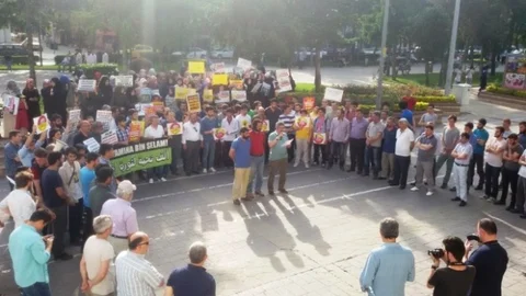 Sakarya'da Mursi İdam Kararı Protestosu