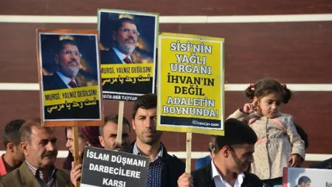 Bitlis'te Mursi'ye İdam Cezası Protestosu