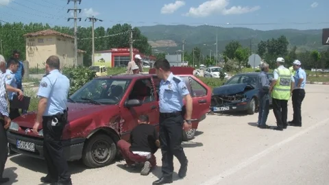 Niksar'da Trafik Kazası 2 Yaralı