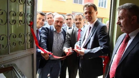 Yukarıköy'de Başkan Koçhan'a Plaket Verildi