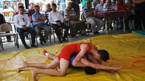 Kütahya Pazarlar'da Güreş Turnuvası Yapıldı
