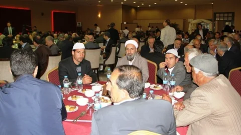 Bülent Arınç Van'da Kanaat Önderleriyle Görüştü