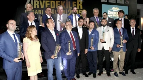 Zirvedekiler 2015 Ödül Töreni Mersin'de Gerçekleşti