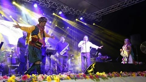 Volkan Konak Mezitli'de Konser Verdi