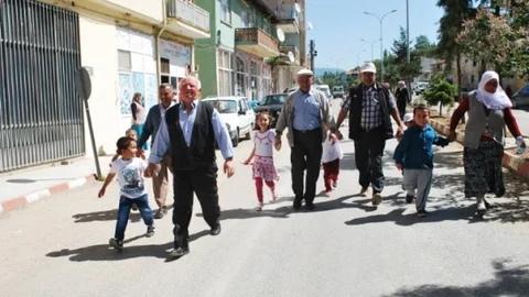 Kütahya'da Dede-Torun Yürüyüşü Etkinliği