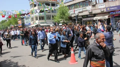 Adana ve Mersin'deki HDP Binalarına Saldırı Kınandı
