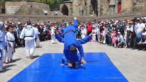 Bitlis'te 19 Mayıs Etkinlikleri Coşkuyla Kutlandı