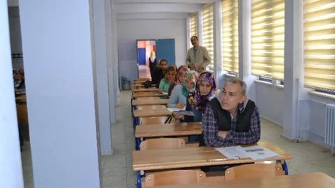 Muş'ta Veliler Kitap Sınavına Girdi