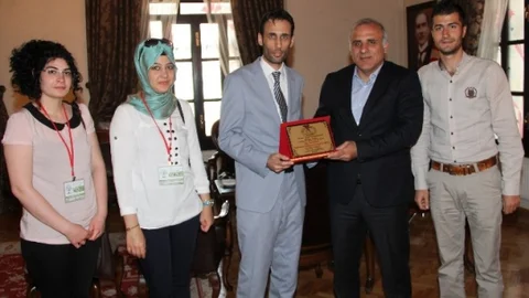 Elazığ'da Vali'ye Plaket Töreni