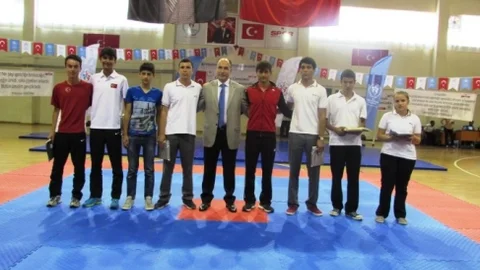 Ayvalık'ta Genç Sporcuların Gösterisi