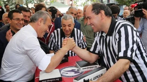 Altınordu'da Bilek Güreşi Şampiyonası Yapıldı