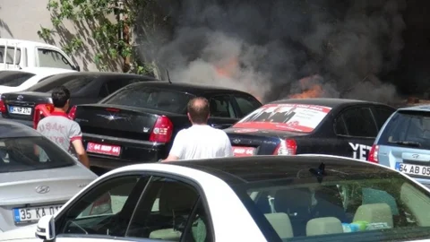 Uşak'ta MHP Mitinginde Araç Yangını