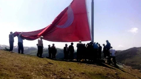 Giresun'da Dev Türk Bayrağı Dikti