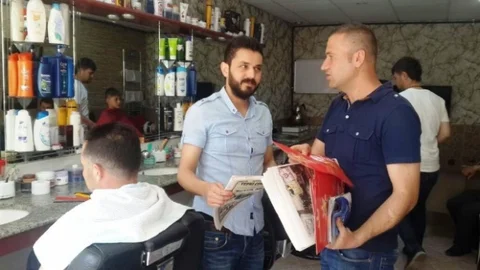 Nevşehir'de Eski Türkiye Gazetesi Dağıtımı Yapılıyor