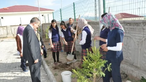 Patnos'ta Fidan Dikimi Etkinliği Gerçekleşti