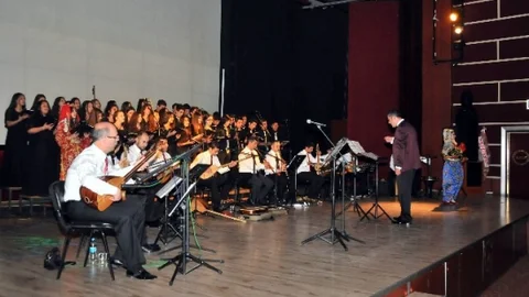Akşehir'de Türkü Gecesi Düzenlendi