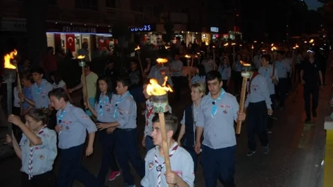 Aydın'da Gençlik Yürüyüşü ve Fener Alayı Düzenlendi