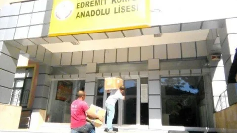 Bağışlanan Kitaplar Edremit'te Dağıtılıyor