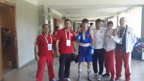 Karslı Boksörler Avrupa'da Başarı Elde Etti