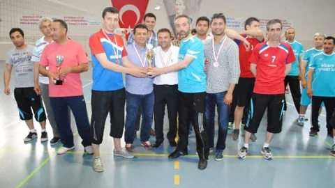 Gölbaşı'nda Voleybol Turnuvası Tamamlandı