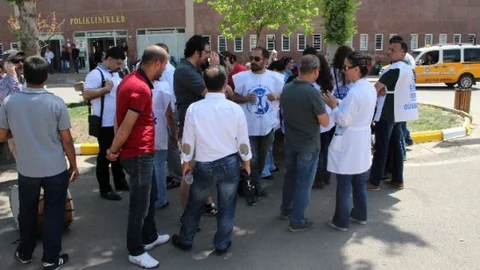 Diyarbakır'da Sağlık Çalışanları Eylemde